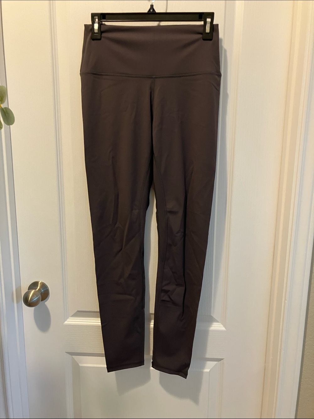 High-Waist Women's Workout Leggings in Dark Brown